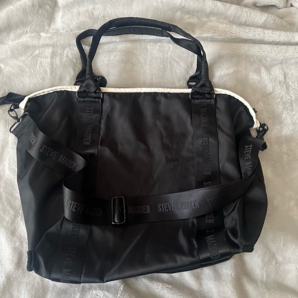 Steve Madden Weekender Bag - Picture 3 of 5